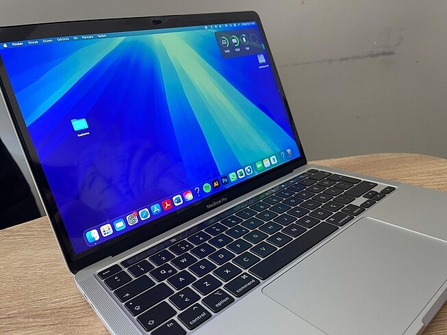 2022 Apple Macbook Pro /Apple Mouse