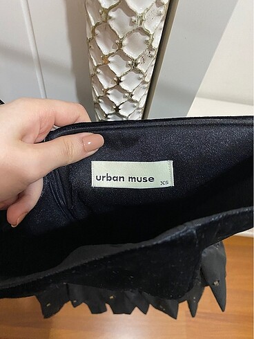 Diğer Urban Muse kadife elbise.