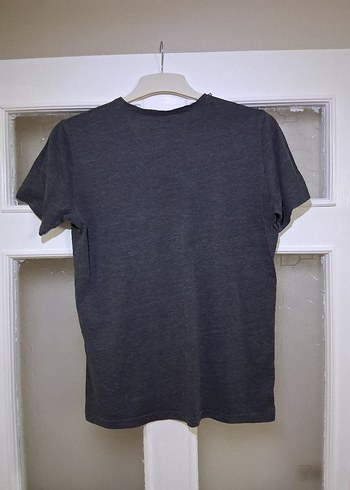 Gri V Yaka Erkek Tişört - Görsel 2