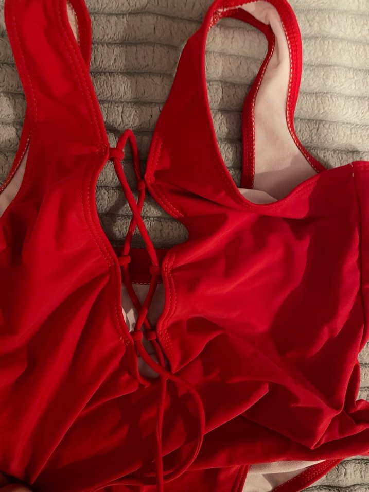 Kırmızı Sırt Detaylı Kadın Mayo - Görsel 2