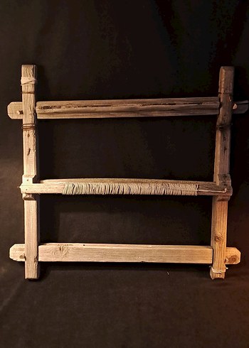 Ahşap halı dokuma tezgahı