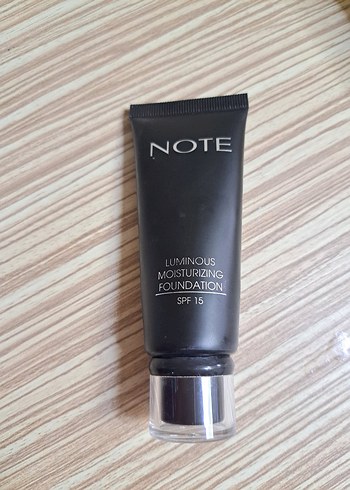 Note Luminous Nemlendirici Fondöten SPF15