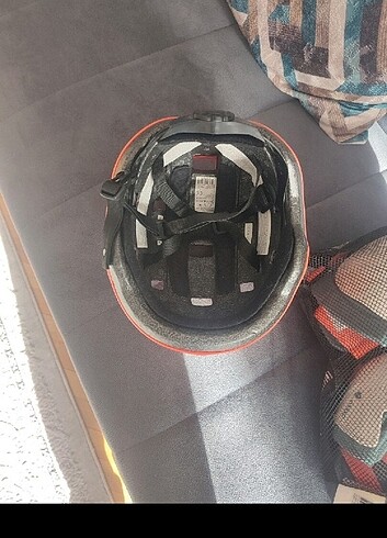 Diğer 8,9 yaş kask takımı kask, bileklik, dizlik,dirsek takım halinde