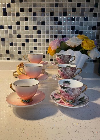 Pastel Pembe ve Çiçek Desenli 6'lı Fincan Takımı