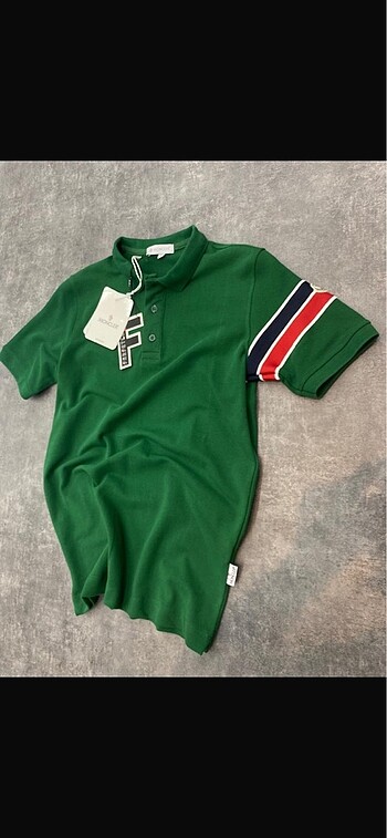 Polo Yaka Moncler Tişört Düğme Detaylı