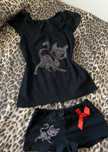 Siyah Parlak Taşlı Gotik Kedi Kıyafeti dantelli