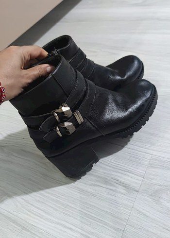 Tokalı Siyah Deri Biker Kadın Bot