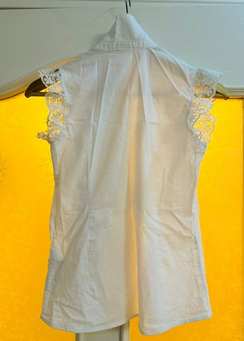 Dantel Detaylı Beyaz Kolsuz Bohem Gömlek - Görsel 2