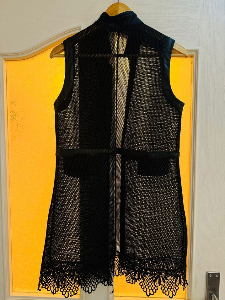 Uzun Siyah Dantel Detaylı Kolsuz Kız Yelek - Görsel 3