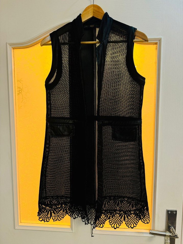 Uzun Siyah Dantel Detaylı Kolsuz Kız Yelek - Görsel 5