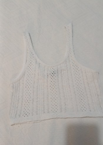 Örgü Beyaz Kolsuz Crop Top - Görsel 2
