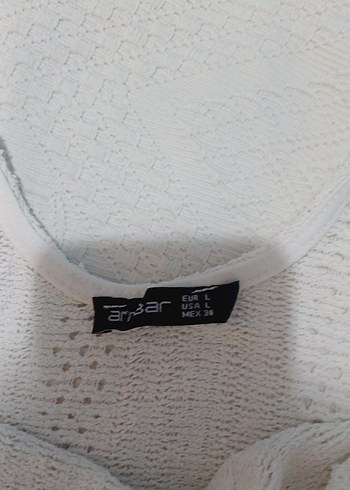 Örgü Beyaz Kolsuz Crop Top - Görsel 3