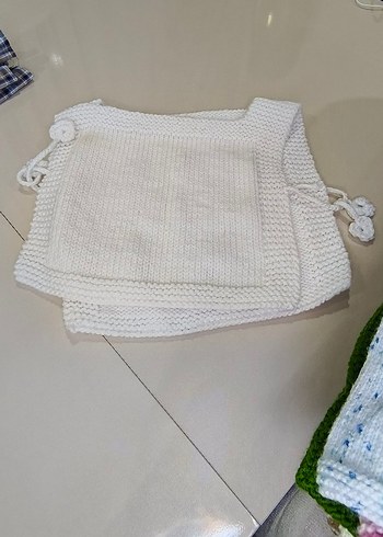 beyaz ve bordo çocuk pançosu - Görsel 3