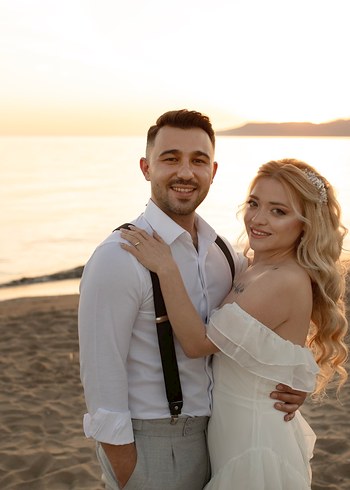 Beyaz Straplez dış çekim elbisesi