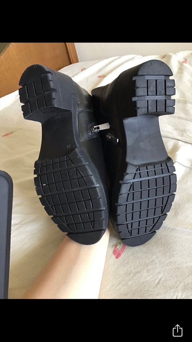 Tokalı Siyah Deri Gotik Topuklu Botlar - Görsel 4