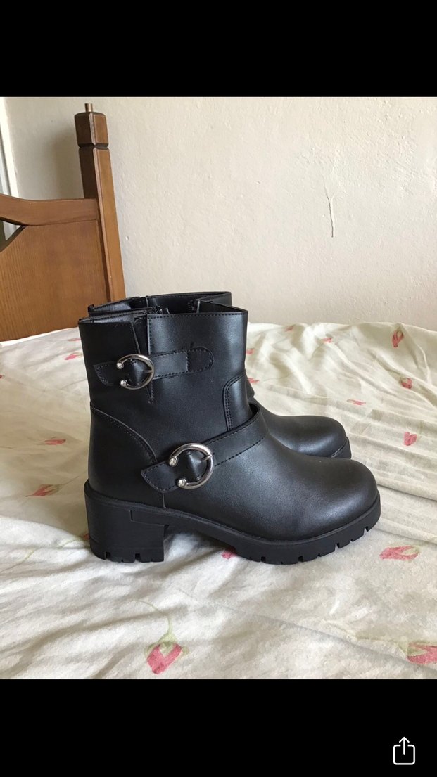 Tokalı Siyah Deri Gotik Topuklu Botlar - Görsel 3