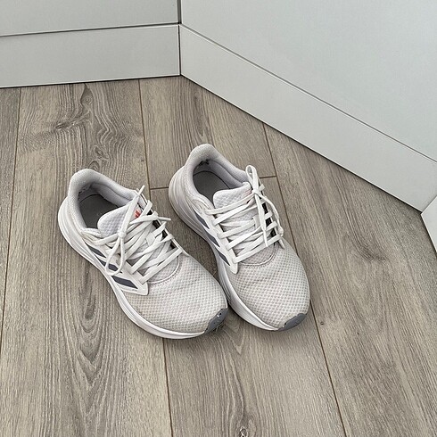 38,5 Beden Adidas spor ayakkabı