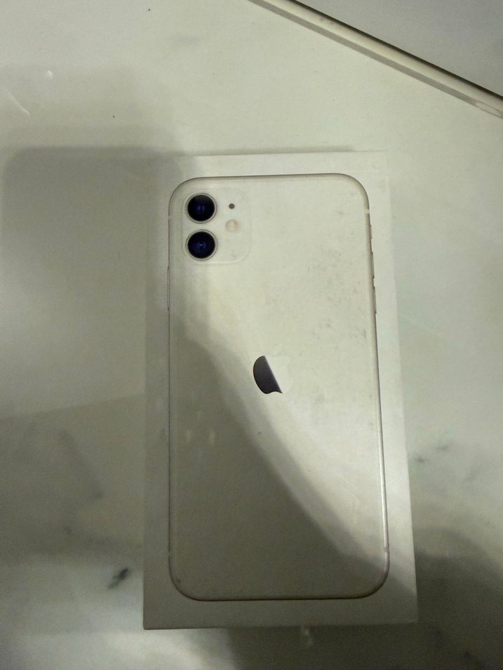 Beyaz iPhone 11 Kutusu - Görsel 2