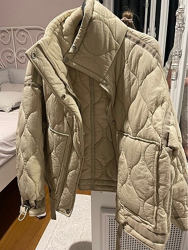 Zara Mont