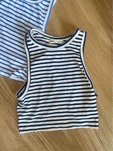 Pull and Bear Crop Top 2li
