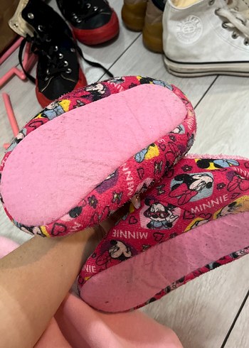 Kız Çocuk Renkli Minnie Baskılı Sıcak Terlik - Görsel 2