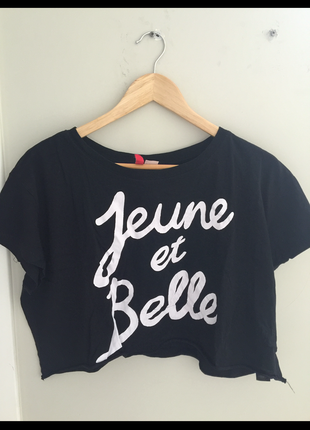 Jeune et belle yazili tshirt