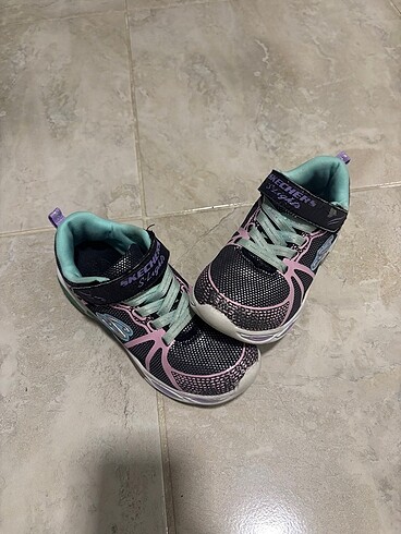 31 Beden Skechers kız çocuk spor ayakkabı
