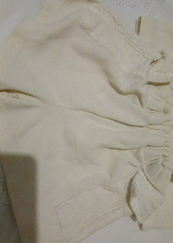 3 Yaş Beden Krem Fırfırlı Kolsuz Bebek Kız Takımı