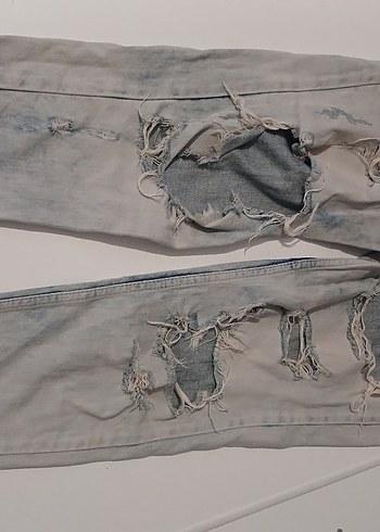 Gri Yırtık Detaylı Kadın Denim Pantolon