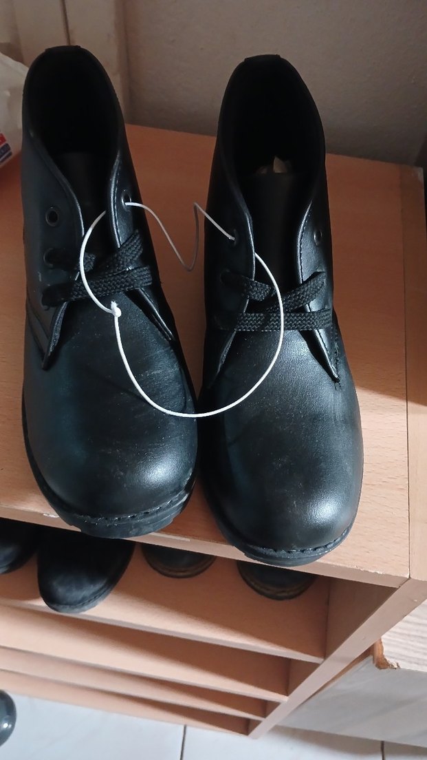 Siyah Erkek Bot - Görsel 3