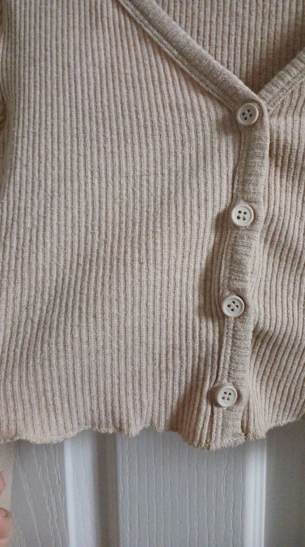 Bej V Yaka Düğmeli Kadın Hırka - Görsel 5