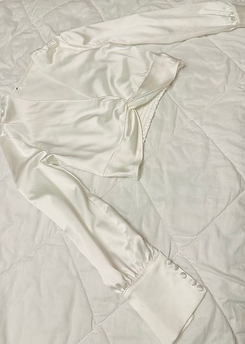 Beyaz V Yaka Kadın İpek Bluz - Görsel 4