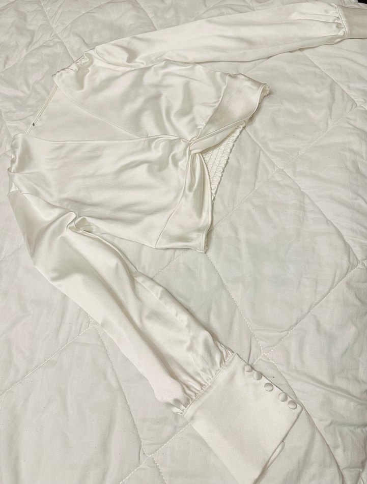 Beyaz V Yaka Kadın İpek Bluz - Görsel 4