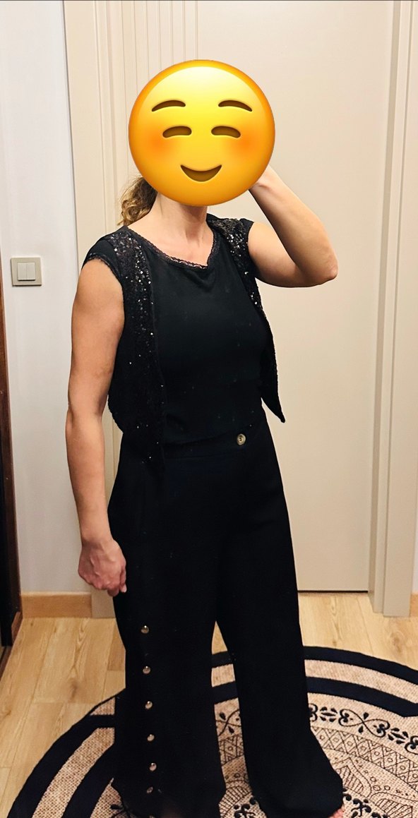 Pul İşlemeli Siyah V Yaka Kadın Yelek - Görsel 4