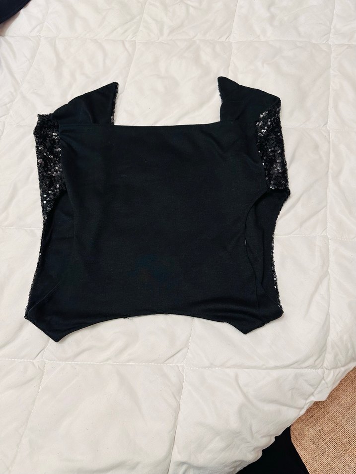 Pul İşlemeli Siyah V Yaka Kadın Yelek - Görsel 2