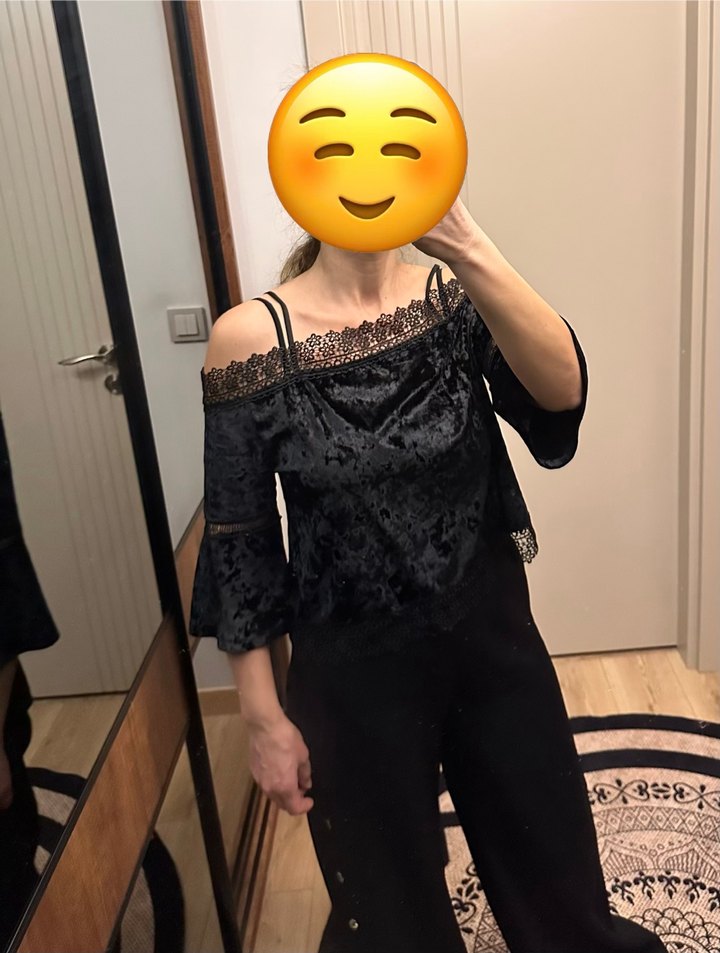 Siyah Askılı kayık yaka Kadın kadife bluz - Görsel 2