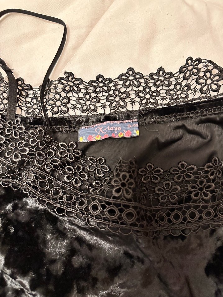 Siyah Askılı kayık yaka Kadın kadife bluz - Görsel 4