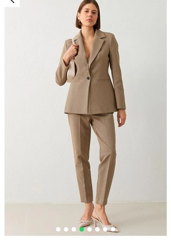 Setre marka etiletli Bej Desenli Düğmeli Kadın Blazer - Görsel 3