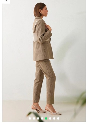 Setre marka etiletli Bej Desenli Düğmeli Kadın Blazer - Görsel 2