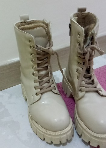 Bej Bağcıklı Kadın Botu Topuklu