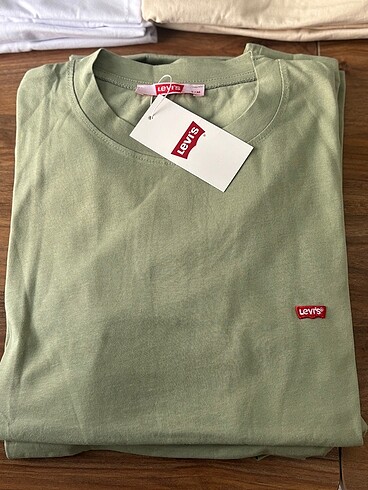 Levis etiketli tişört