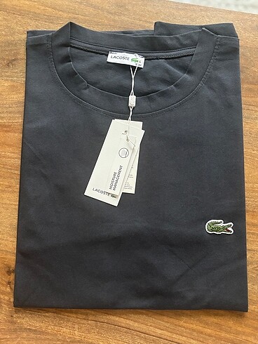 Lacoste etiketli tişört