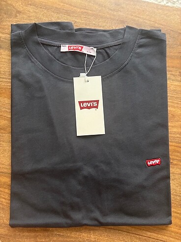 Levis etiketli tişört