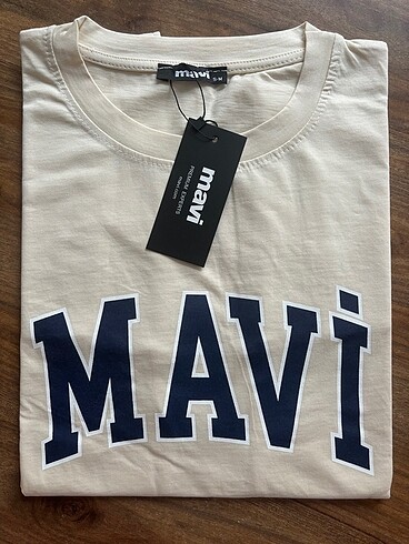 Mavi etiketli tişört