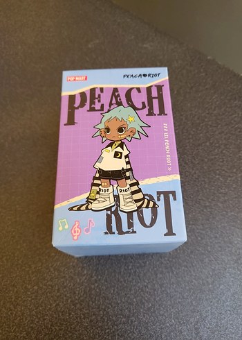 pop mart peach riot anahtarlık
