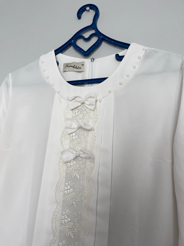 Düğmeli Beyaz Nakışlı Kadın Gömlek - Görsel 3