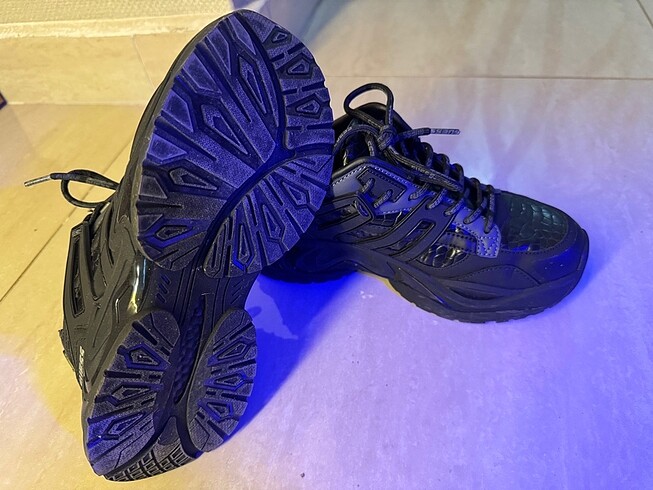 36 Beden siyah Renk Guess Spor Ayakkabısı