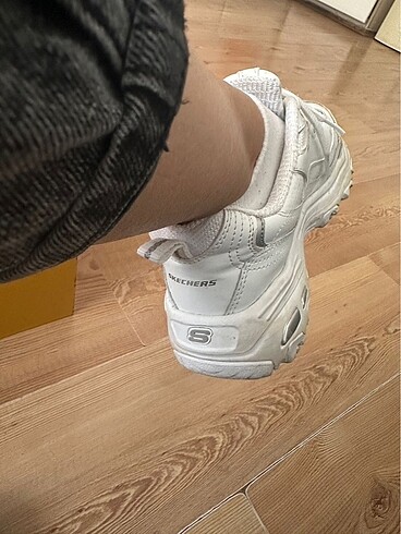 37 Beden Skechers dlites