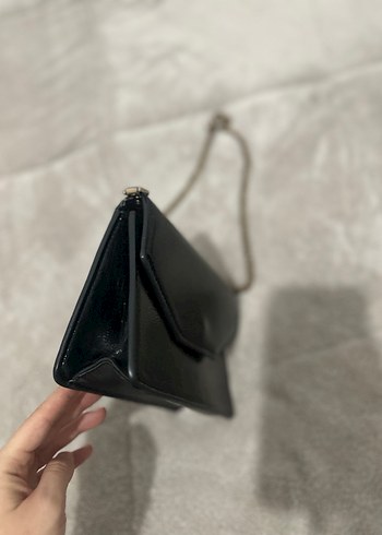 Zincir Detaylı Siyah Deri Çanta - Görsel 3
