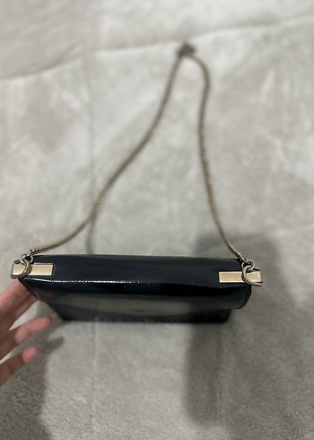 Zincir Detaylı Siyah Deri Çanta - Görsel 2